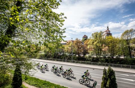 Ekipa kolesarjev v okviru projekta Dobrodelno okrog Slovenije tudi v Kamniku 1